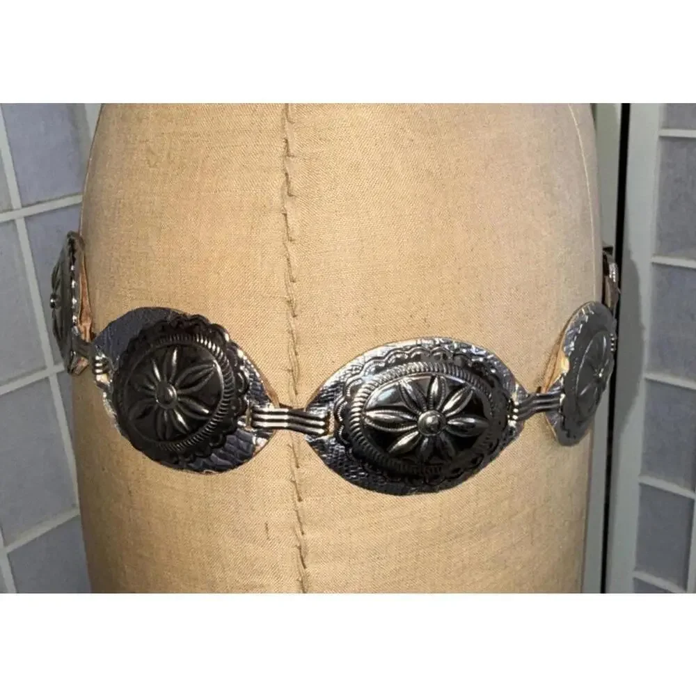 Vintage Y2K Silver Tone Stamped Metal‎ Boho Western Rodeo Concho Style Belt